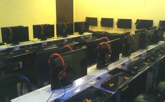 A Philippines Cyber Cafe