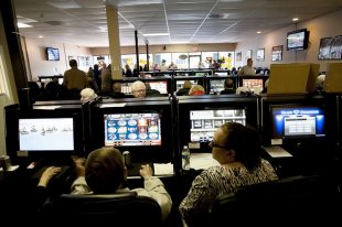 After a large turnout for the rally, patrons fill Spinners Sweepstakes Cafe. The rally was organized by Spinners&#8217; owner Terry Kasberg.